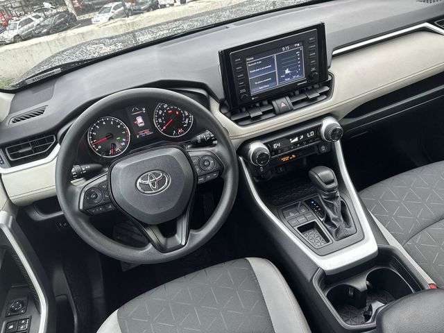 2021 Toyota RAV4 XLE 14