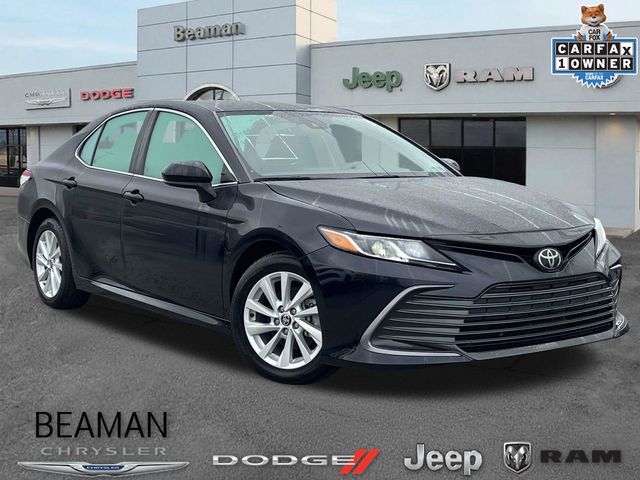 2024 Toyota Camry LE FWD Negro (Midnight Black Metallic) Sedán Tracción delantera 8 velocidades Automática