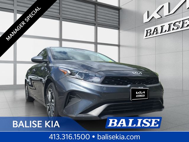 2024 Kia Forte Gris (Gravity Gray) Sedán Tracción delantera Transmisión variable continua