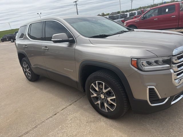 Light Stone Metallic 2023 GMC Acadia SLE FWD SUV / Crossover Front-Wheel Drive 9-Speed Automatic