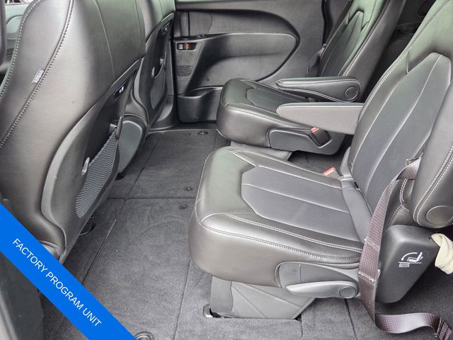 Used 2025 Chrysler Pacifica Van