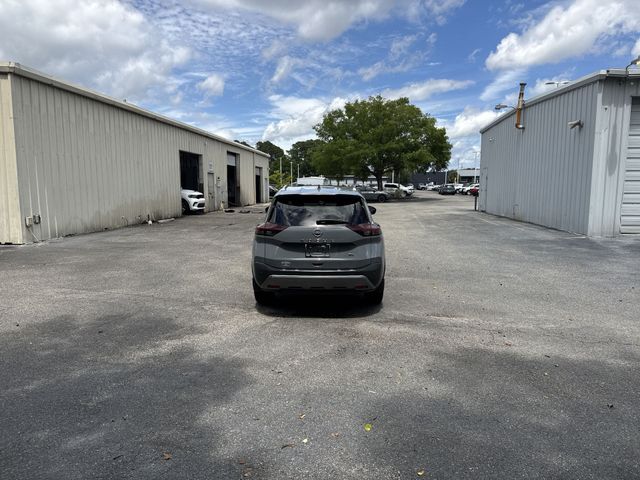 Used 2022 Gray Nissan SL image 6