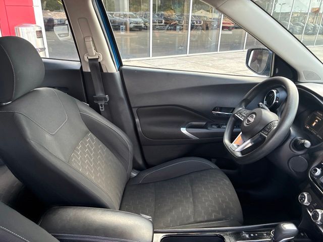 2023 Nissan Kicks SV - 9