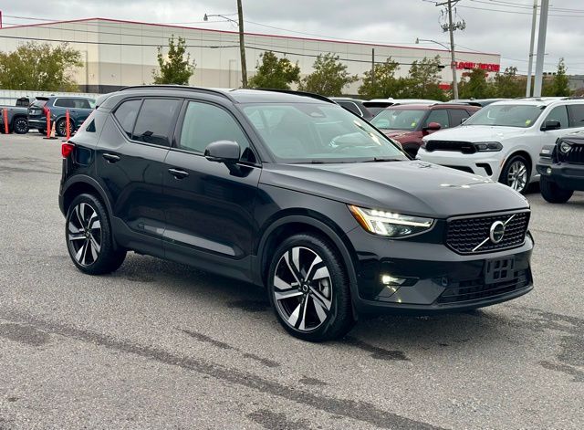 2025 Volvo XC40 B5 Plus Dark Theme
