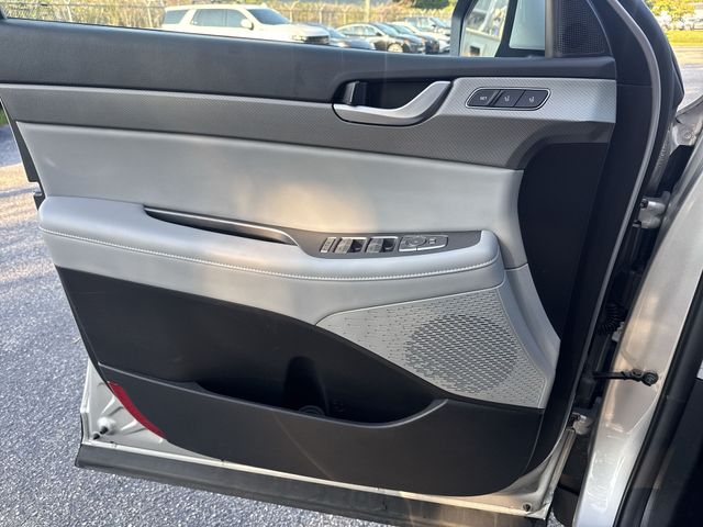 Used 2025 Silver Hyundai SEL Premium image 29