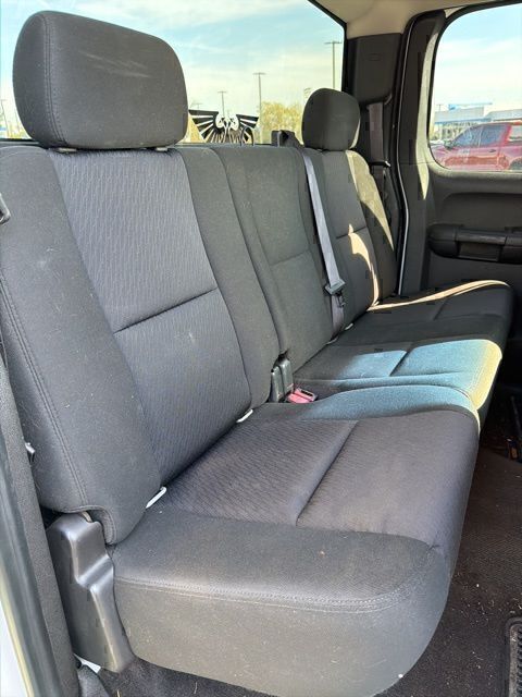 Used 2010 White GMC SLE image 15