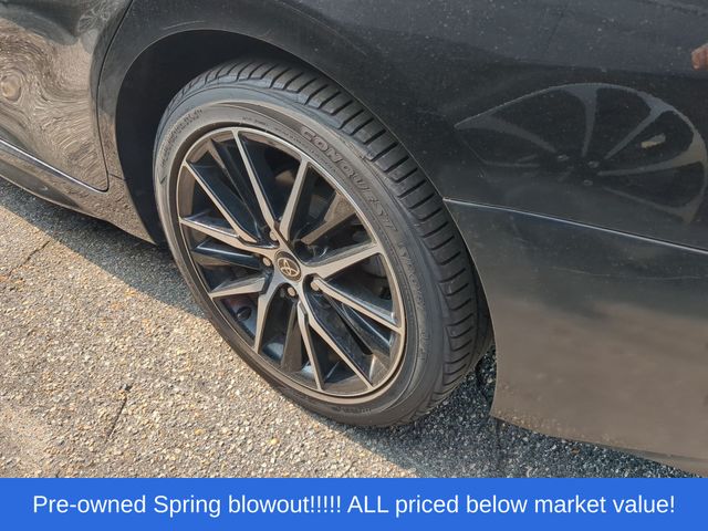 Used 2022 Midnight Black Metallic Toyota SE image 13