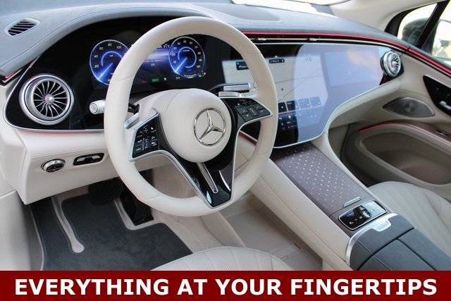 Used 2023  Mercedes-Benz 580 image 2