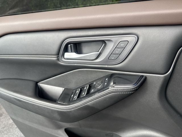 Used 2023 Gray Nissan SL image 29