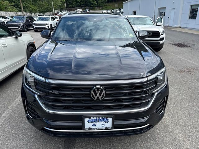 2024 Volkswagen Atlas Cross Sport 2.0T SEL R-Line Black at Sutliff Volkswagen