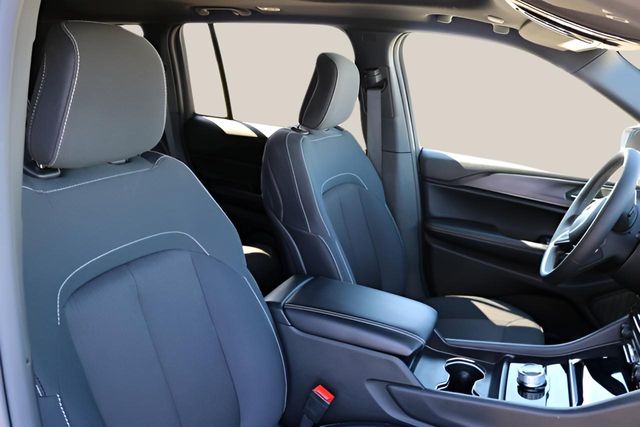 Used Car 2025 Jeep Grand Cherokee  Laredo For Sale Under $35,000 In Austin, Texas