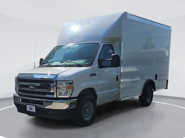 New 2027 White Ford 12' BOX VAN image 4