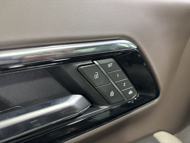2025 Chevrolet Suburban LT photo