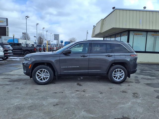 New 2025 Gray Jeep Laredo image 4