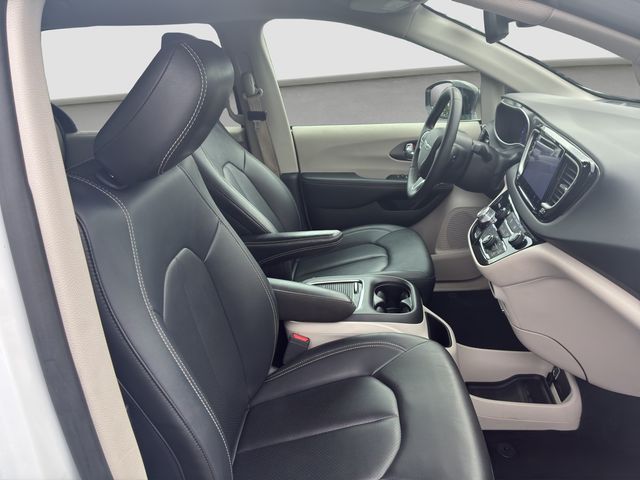Used 2024 White Chrysler Touring L image 9
