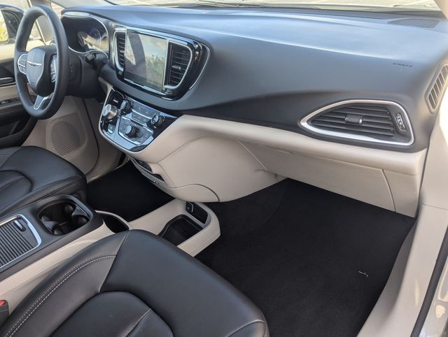 Used 2024 Silver Mist Clearcoat Chrysler Touring L image 29