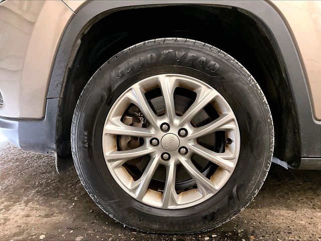 2019 Jeep Cherokee Latitude Beige at Bob Ruth Ford