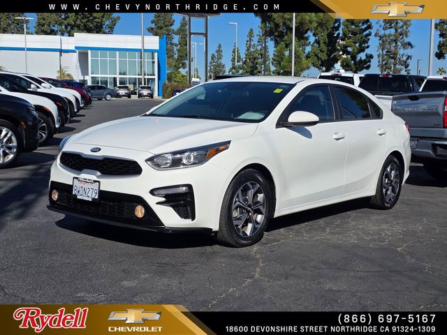 Clear White 2021 Kia Forte Sedan Front-Wheel Drive Continuously Variable Transmission