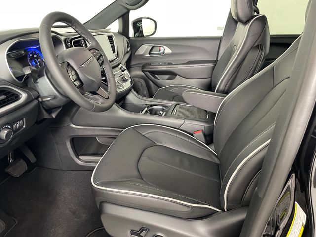 New 2027 Chrysler Pacifica Limited For Sale in Bremerton, WA