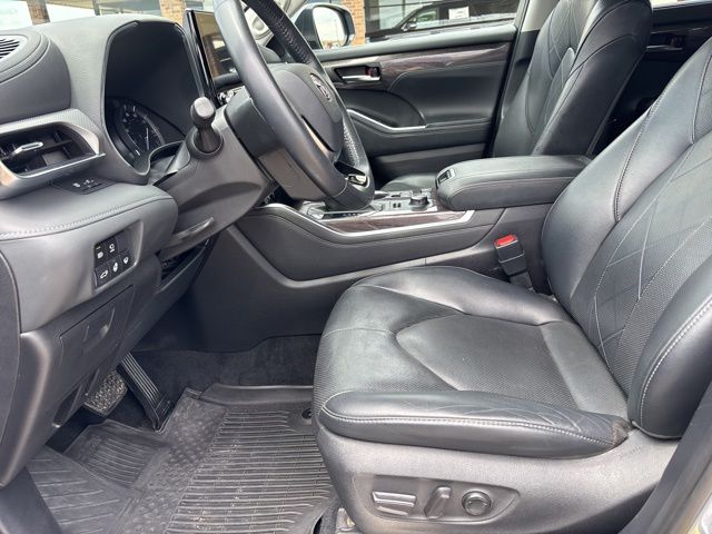Used 2021 Toyota Highlander SUV