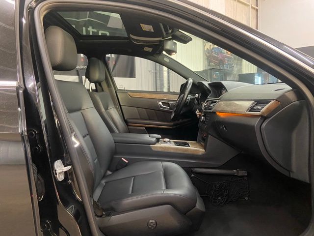 2011 Mercedes-Benz E 350 thumbnail 44