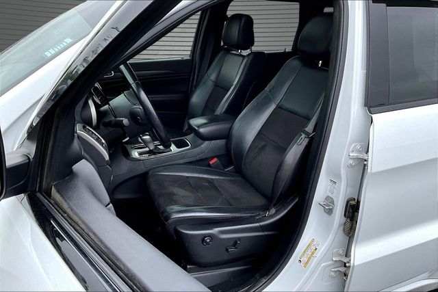 Used 2020 White Jeep Altitude image 21