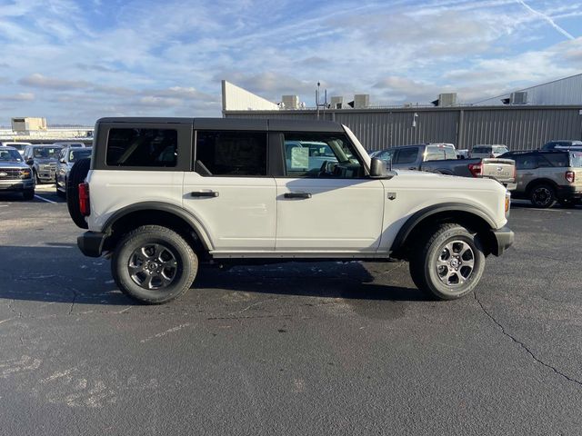 2024 Ford Bronco Outer Banks 2