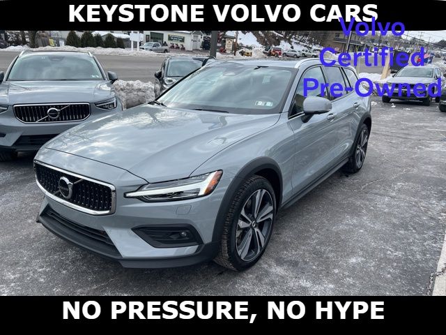 2025 Volvo V60 Cross Country B5 Plus AWD