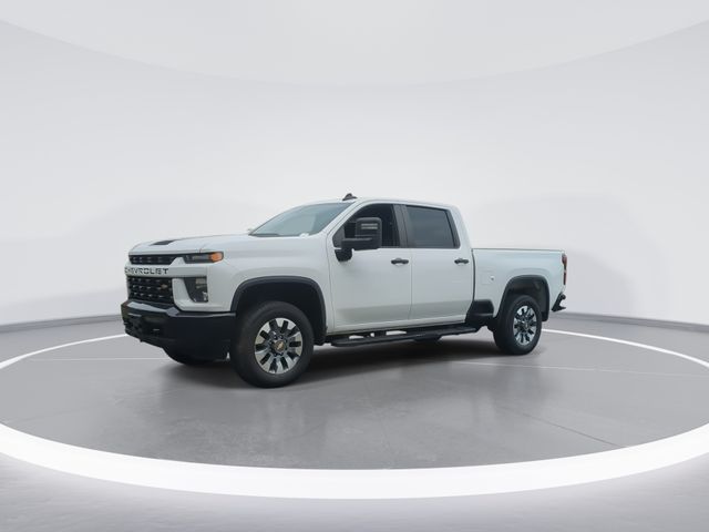 Used 2023 White Chevrolet Custom image 4