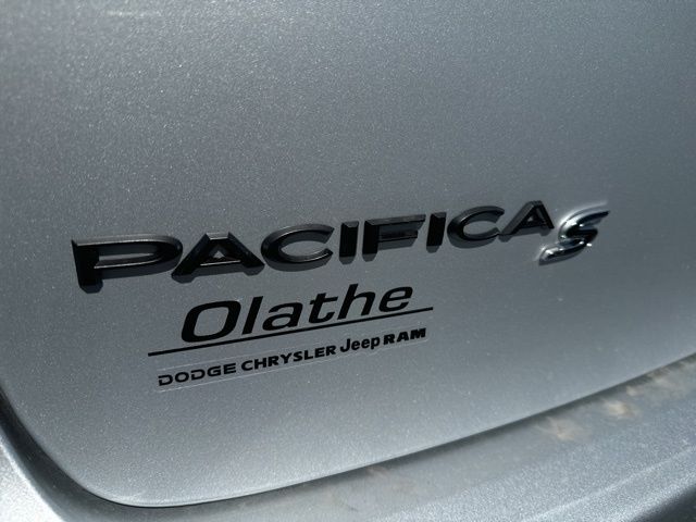 2024 Chrysler Pacifica Limited 8