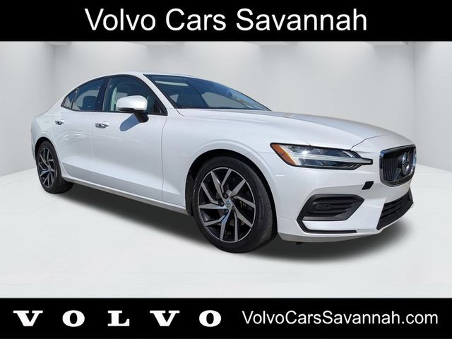 Crystal White Pearl 2019 Volvo S60 T5 Momentum FWD Sedan Front-Wheel Drive Automatic