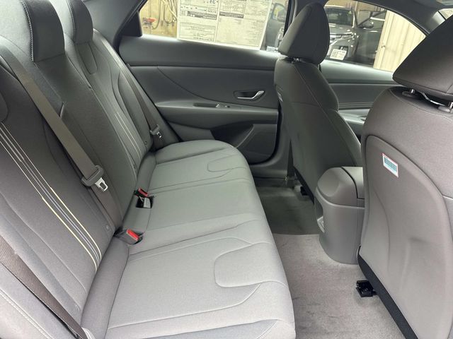 2025 Hyundai Elantra - Image 23