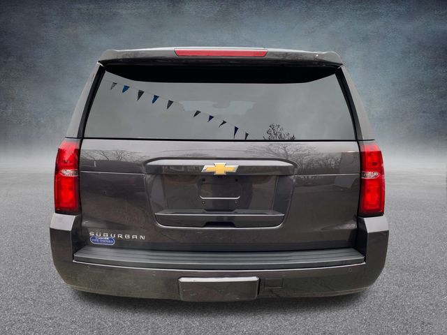 2018 Chevrolet Suburban LT 4