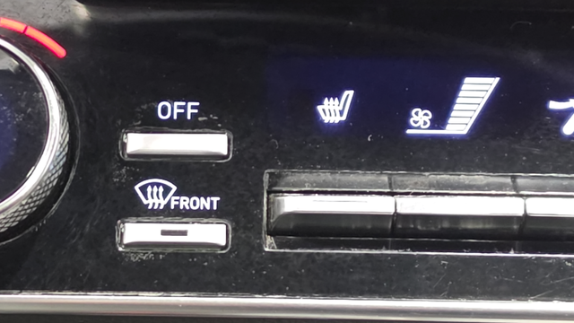 Used 2021 Phantom Black Hyundai SEL Plus image 19
