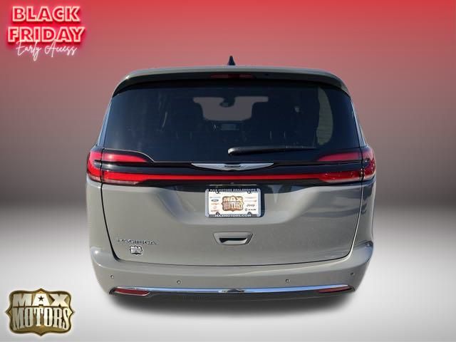 2024 Chrysler Pacifica Touring L 8