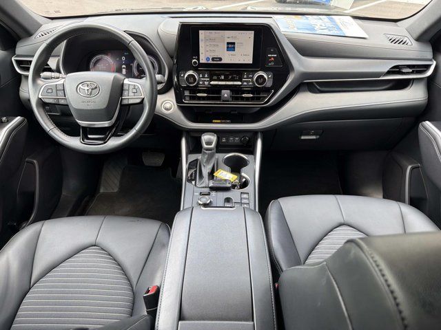 Used 2025 Toyota Highlander SUV