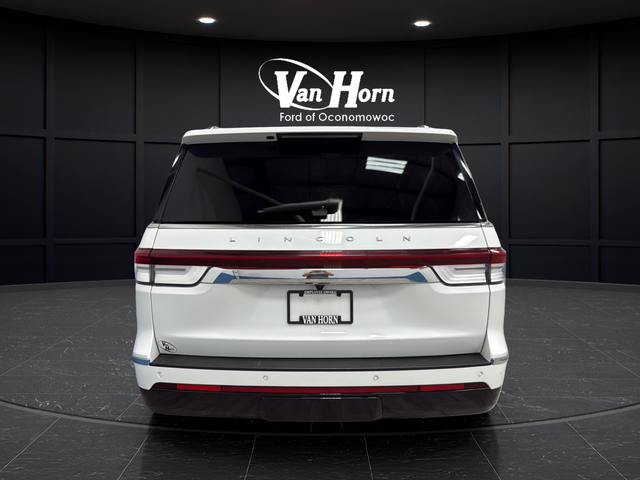 Used 2023 Pristine White Metallic Tri-Coat Lincoln Reserve image 6