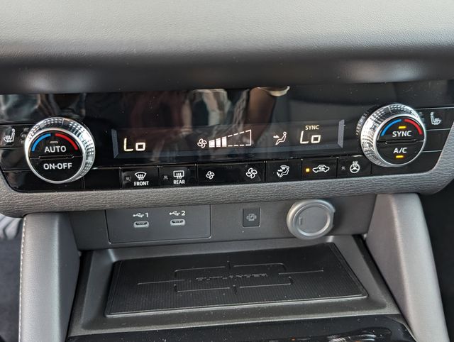 New 2026 Black Mitsubishi SE image 19