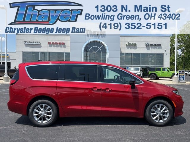 New 2025 Chrysler Pacifica Select 4D Passenger Van