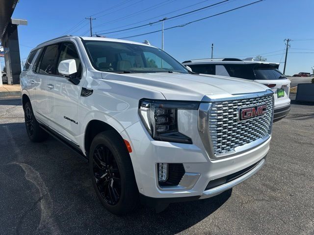 White Frost Tricoat 2024 GMC Yukon SUV / Crossover Four-Wheel Drive
