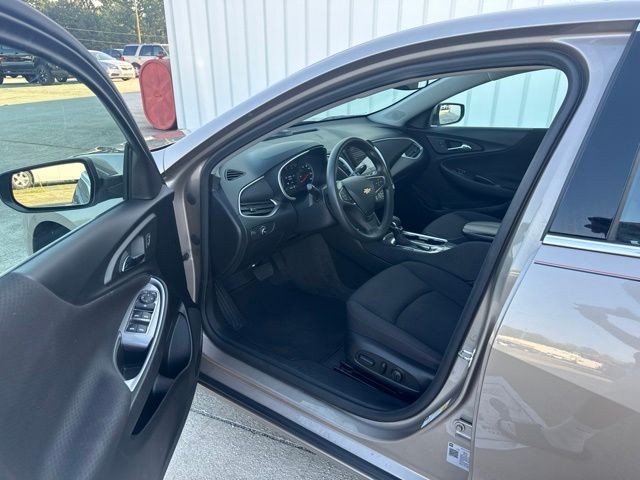 2023 Chevrolet Malibu LT:C02733