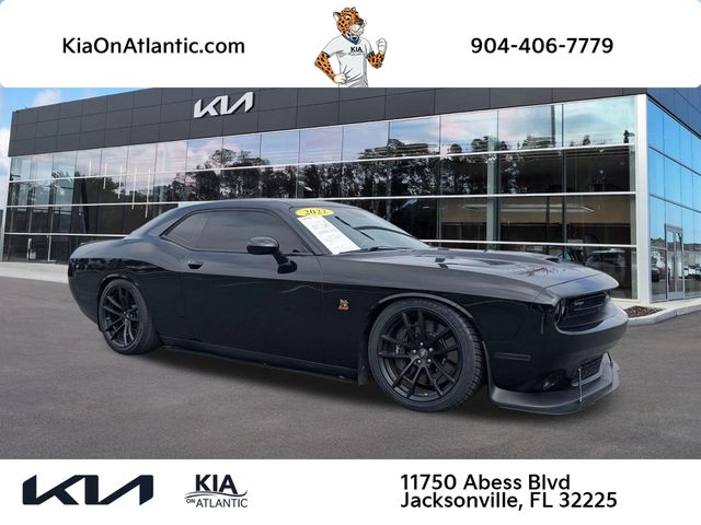 Pitch Black Clearcoat 2022 Dodge Challenger R/T Scat Pack RWD Coupe Rear-Wheel Drive 6-Speed Manual