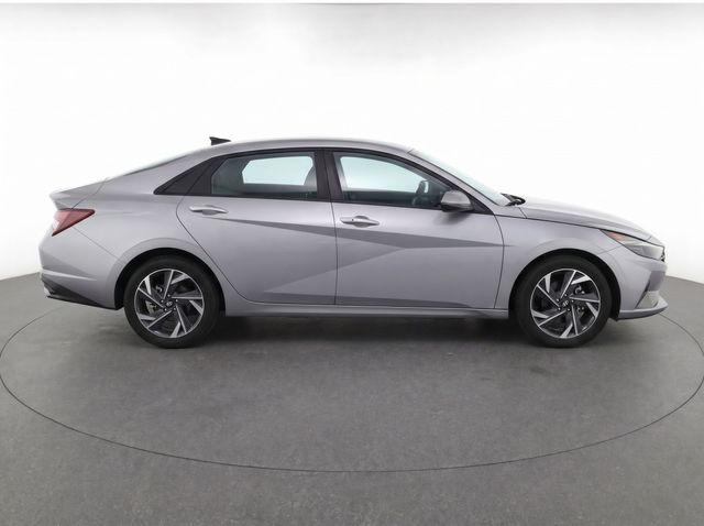Used 2025 Silver Hyundai SEL Sport image 4