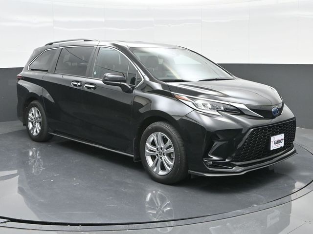 Midnight Black Metallic 2022 Toyota Sienna XSE 7-Passenger AWD Minivan All-Wheel Drive Continuously Variable Transmission
