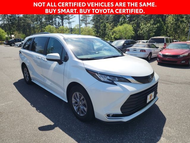2023 Toyota Sienna XLE 7-Passenger Hybrid FWD's photo