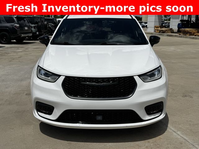 2025 Chrysler Pacifica Limited White at Big Star Chrysler Jeep Dodge Ram 