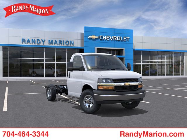 Summit White 2026 Chevrolet Express Chassis 3500 Cutaway 139 Van Rear-Wheel Drive 8-Speed Automatic Overdrive