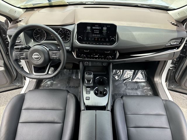 Used 2022 Gray Nissan SL image 9