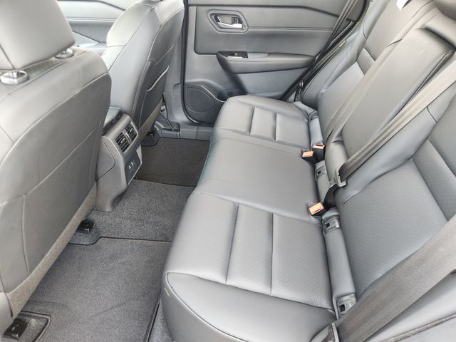 2026 Nissan Rogue SV photo 20