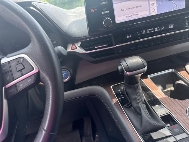 2024 Toyota Sienna XLE - Photo 13